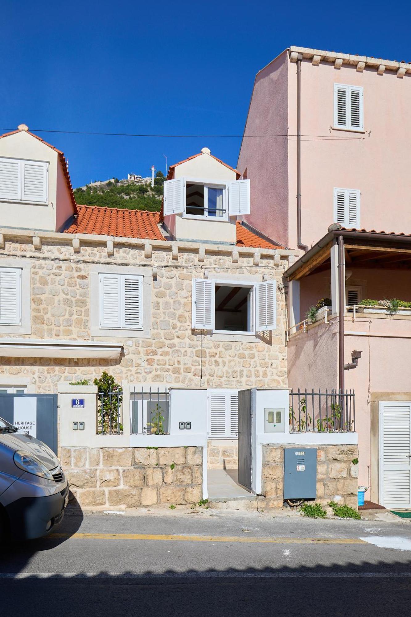 Apartment Iza Grada *